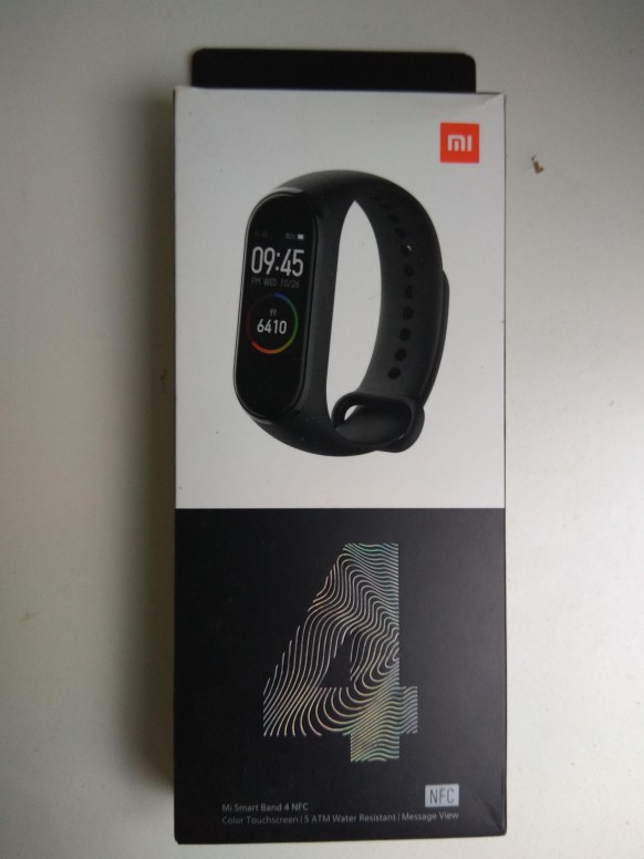 Код smart. Сиаоми мибанд 4 коробка. Коробка фитнес браслета Xiaomi mi Band 4. Xiaomi mi Band 4 красный упаковка. Ми4 Xiaomi браслет коробка.